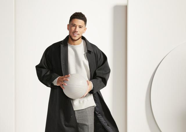 1639387835156002661.jpg 亚博体育APP-布克场外也看齐科比!开拓商业帝国+人气大增